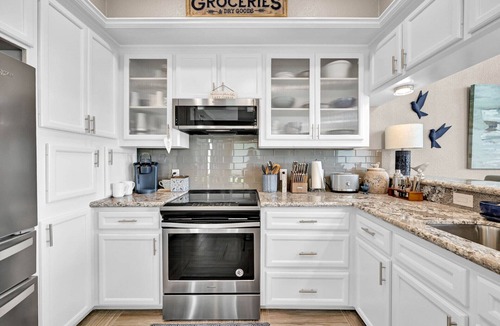 April Sound Condo | Waterfront | 2BR | Stunning Lake Views | Floor-to-Ceiling Windows | Fishing