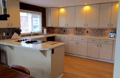 Roche Harbor House | Waterfront 3 Bedroom with Kayaks, Dock & Bikes!