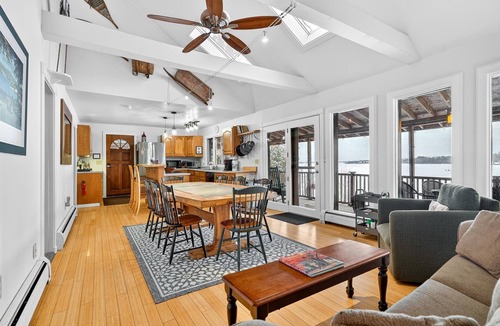 Bridport House | Waterfront 3 Bedroom 3 Bathroom Large House in Bridport—Fire pit, Grill, Deck