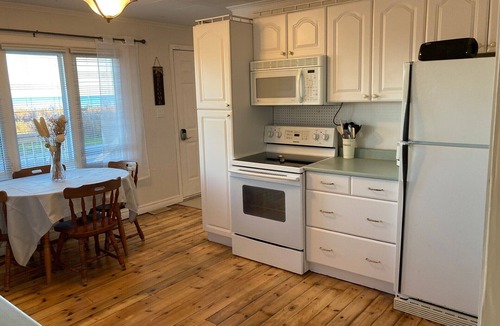 Turkey Point House | Waterfront 3 Bedroom cottage located in beautiful Turkey Point