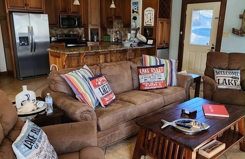 Afton House | Waterfront 3-bedroom house with dock on Monkey Island