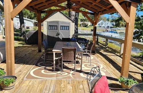 Afton House | Waterfront 3-bedroom house with dock on Monkey Island