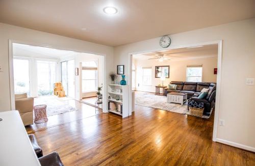 Fredericksburg Ski Chalet | Waterfront 3br Home with Hot Tub