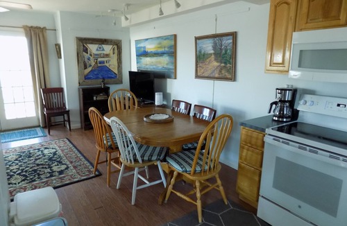 Broad Channel House | Waterfront 3BR Near NYC | Manhattan Skyline Views | Near Subway & JFK