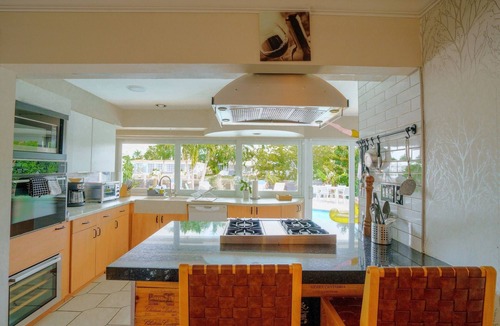 Fort Lauderdale House | Waterfront 3BR Oasis Heated Pool & Kayaks