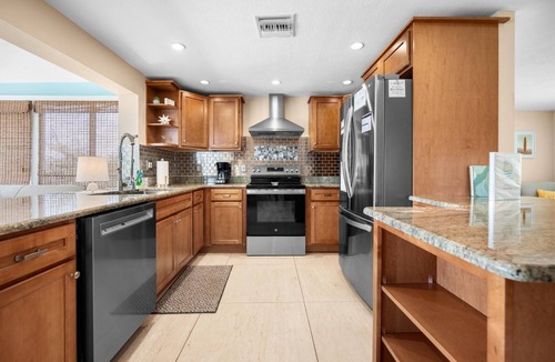 Englewood House | Waterfront 3BR – Pool, Dock, Kayaks & Beach