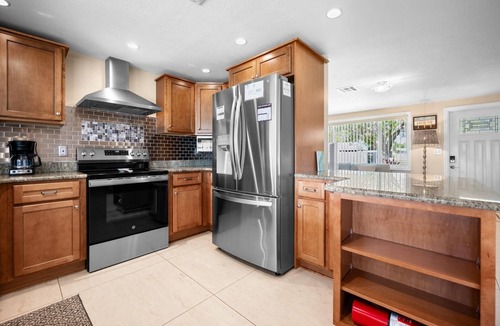 Englewood House | Waterfront 3BR – Pool, Dock, Kayaks & Beach