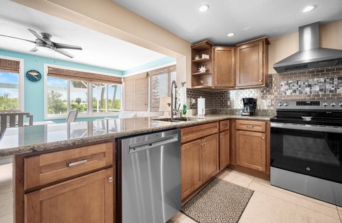 Englewood House | Waterfront 3BR – Pool, Dock, Kayaks & Beach