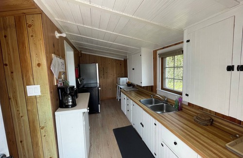 Colpoys Bay Cottage | Waterfront 4 Bed Rooms on Pike Bay