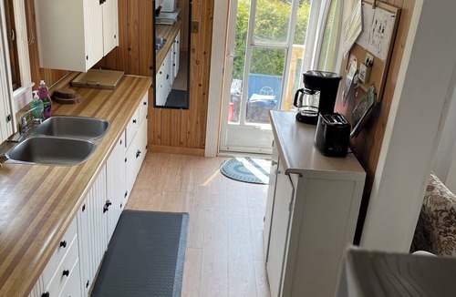 Colpoys Bay Cottage | Waterfront 4 Bed Rooms on Pike Bay