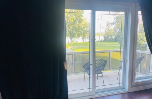 Communaute-Urbaine-de-l'Outaouais House | Waterfront 4-bedroom house 25mins from downtown Ottawa