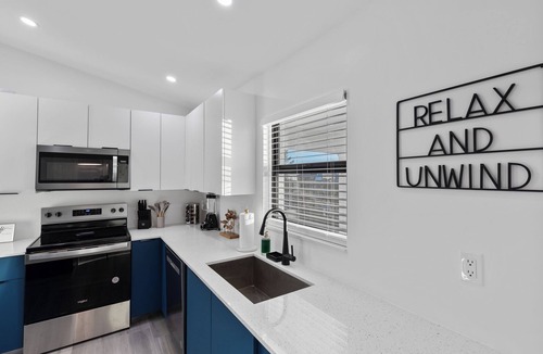 Jacarandas House | Waterfront 4-bedroom house in charming Cape Coral pet friendly newly build