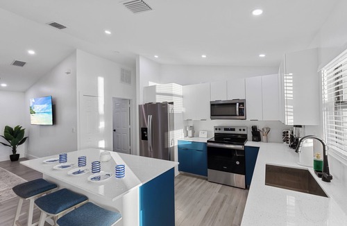 Jacarandas House | Waterfront 4-bedroom house in charming Cape Coral pet friendly newly build