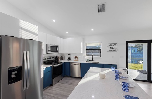 Jacarandas House | Waterfront 4-bedroom house in charming Cape Coral pet friendly newly build