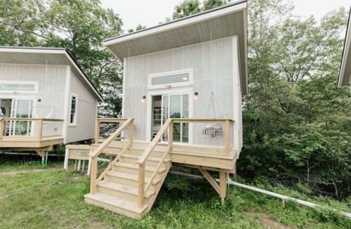 Winterport Cabin | Waterfront 4-Cabin Village