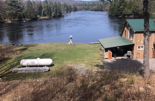 Glenfield Cottage | Waterfront 4 Season Cottage/ Madawaska Rvr /Griffith ON/Sleeps 9/2 Bath