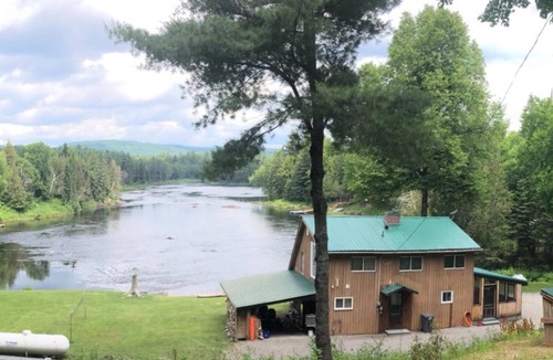 Glenfield Cottage | Waterfront 4 Season Cottage/ Madawaska Rvr /Griffith ON/Sleeps 9/2 Bath