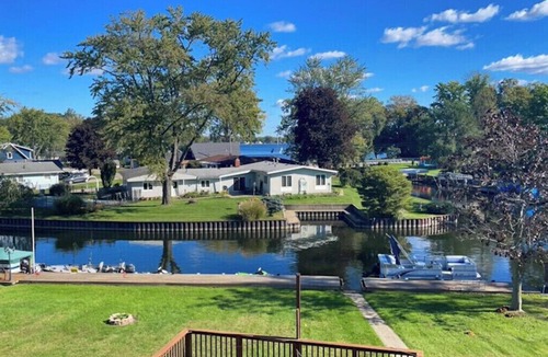 Paw Paw Lake House | Waterfront 4BR/2.5BA W/2 Large Decks | Haven K