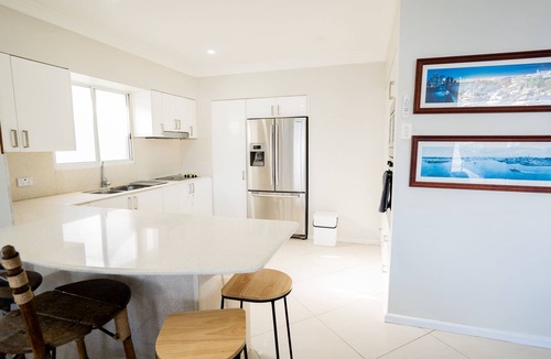 Burraneer House | WATERFRONT 7x BEDROOM APARTMENT W/HOT TUB