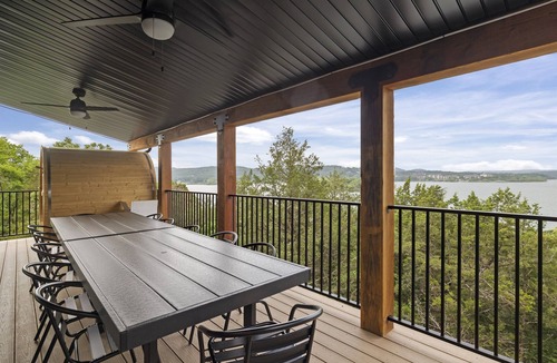 Hollister House | Waterfront 8 bdrm home w/lake views, golf simulator, hot tub, & outdoor sauna!