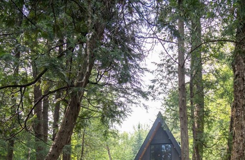 Saint-Calixte Ski Chalet | Waterfront, A-Frame, communion with nature,