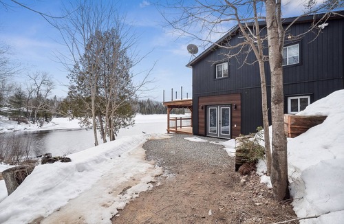 Saint-Emile-de-Suffolk Ski Chalet | Waterfront & A Waterfall!
