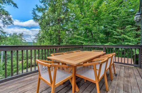 Gray House | Waterfront Access with Kayaks Private Deck and a Firepit