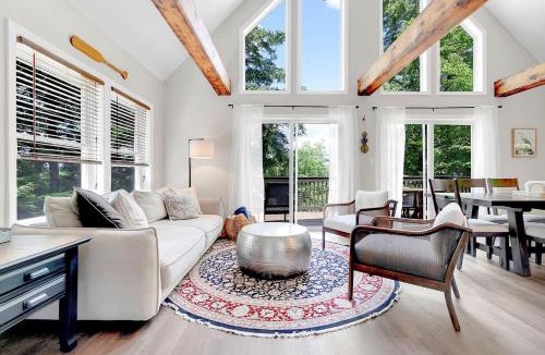 Gray House | Waterfront Access with Kayaks Private Deck and a Firepit