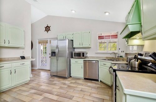 North Fort Myers House | Waterfront Acreage - Boat Launch & Saltwater Pool