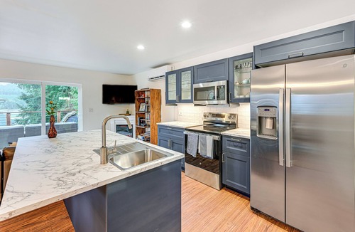 Eatonville Apartment | Waterfront Alder Lake Retreat: Private Deck!