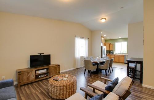 Victor House | Waterfront Allyn Home with Fire Pit and 2 Kayaks!