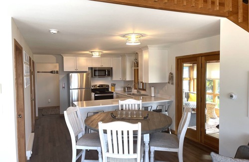 Fishers Landing House | Waterfront - Amazing River View - Newly Renovated