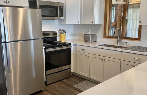 Fishers Landing House | Waterfront - Amazing River View - Newly Renovated