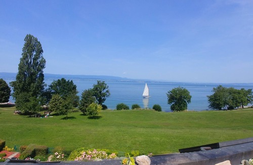 Anthy-sur-Leman Apartment | Waterfront apartment with lake view and direct access