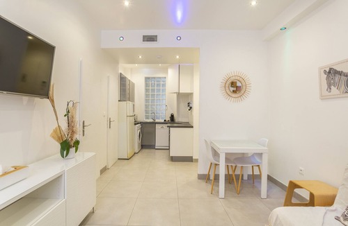 Le Pharo Apartment | Waterfront Apartment Parking