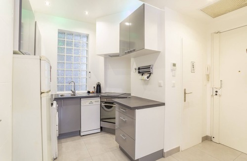 Le Pharo Apartment | Waterfront Apartment Parking