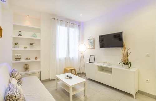 Le Pharo Apartment | Waterfront Apartment Parking