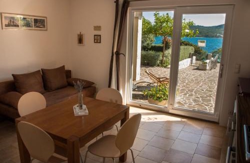 Kuciste Apartment | Waterfront Apartment