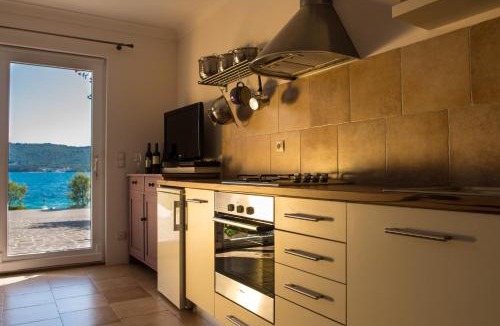 Kuciste Apartment | Waterfront Apartment