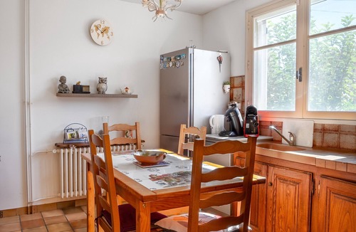 Limoux Apartment | Waterfront Apartment with Garden