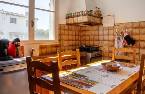 Limoux Apartment | Waterfront Apartment with Garden