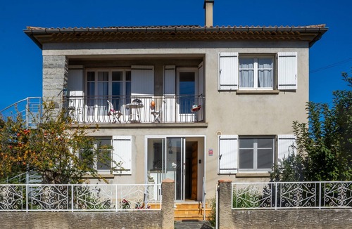 Limoux Apartment | Waterfront Apartment with Garden