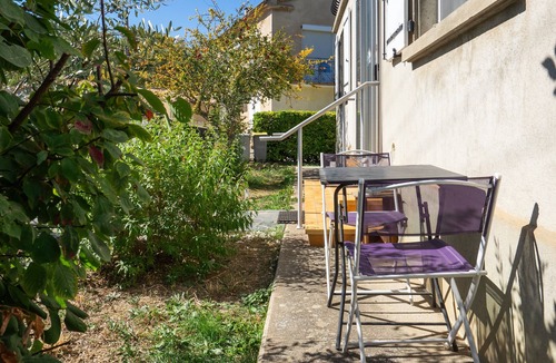 Limoux Apartment | Waterfront Apartment with Garden