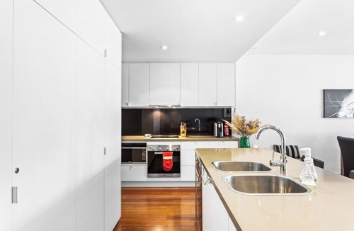 Cowes Apartment | Waterfront Apt, Gorgeous Views