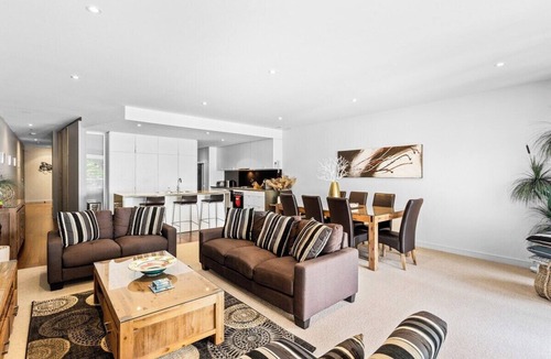 Cowes Apartment | Waterfront Apt, Gorgeous Views