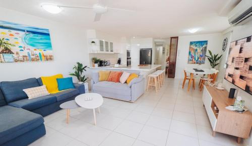 Maroochydore House | Waterfront Apt Maroochy River