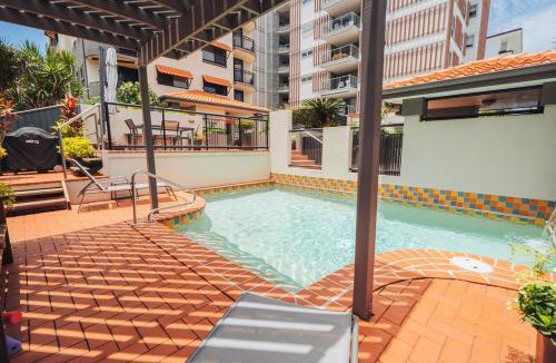 Maroochydore House | Waterfront Apt Maroochy River