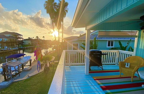City-by-the Sea House | Waterfront at Off The Charts