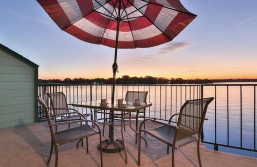 Seven Coves Condo | ⛱ Waterfront Balcony ☀️ Jacuzzi Suite❤️Sleeps 10❤️