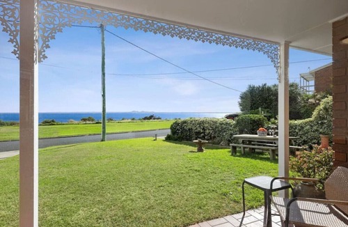 Clifton Springs House | WATERFRONT - BAY VIEWS - Edgewater Springs